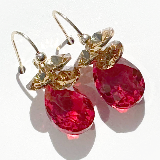 Short Drop Modern Pear Crystal Cluster Earrings - Holiday Collection - Color Red with Gold