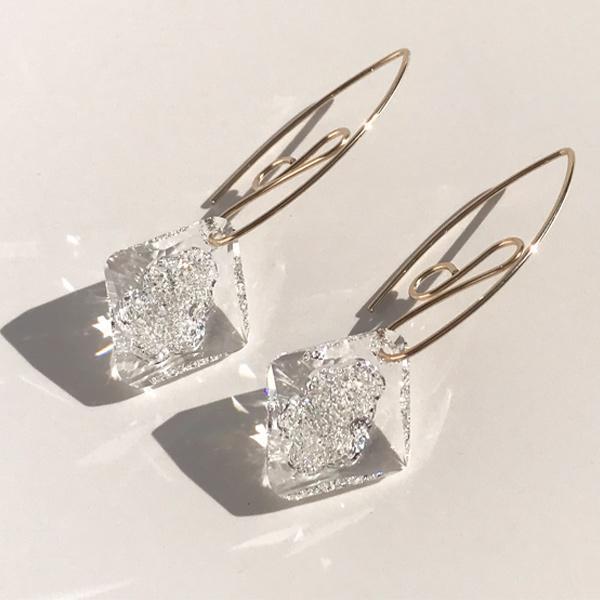 Lavish Goddess Bent Hoop 14k Gold Earrings - Clear Crystals